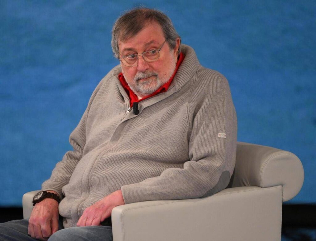 Addio a Francesco Guccini, il cantautore morto a 86 anni