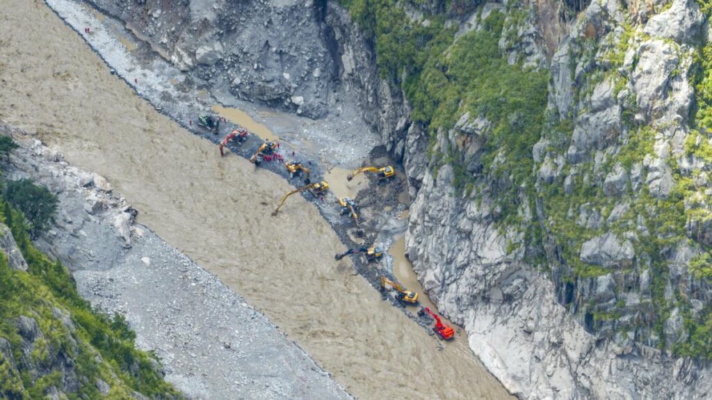 Alluvione in Nepal, oltre 900 morti. 933 lavoratori intrappolati in tunnel di sistemi idroelettrici