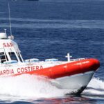 Barletta, fa il bagno in mare di sera e ha un malore in acqua: morto 69enne