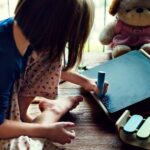 Batterie a bottone, allarme per i bambini: nel 2026 il triplo dei casi rispetto allo scorso anno