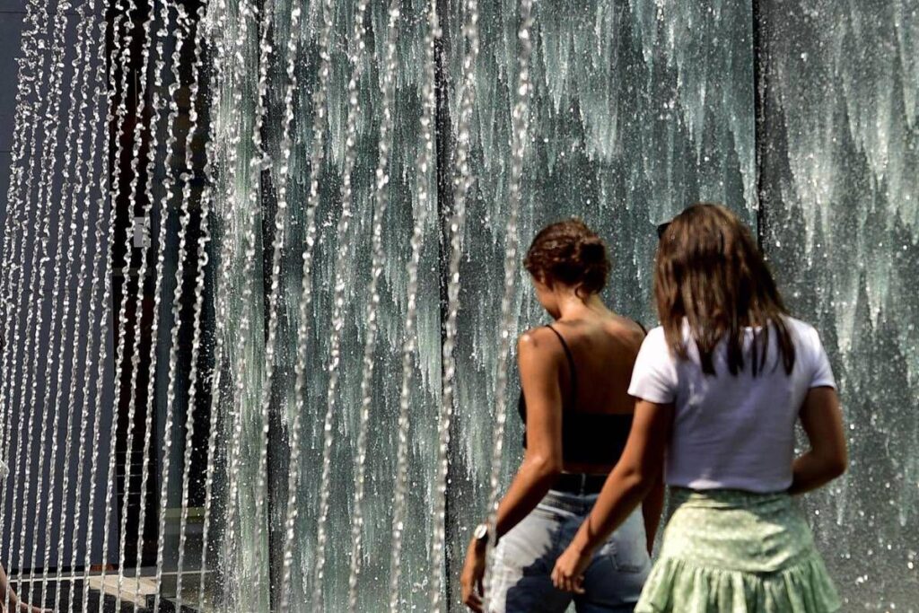 Caldo record, continua l’onda rossa: 19 città in massima allerta, verso Ferragosto di fuoco