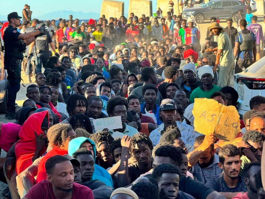 Ceuta, Piantedosi: “Revoca stop Schengen solo con la fine dei rischi. Possibili nuovi arrivi il 15 agosto”