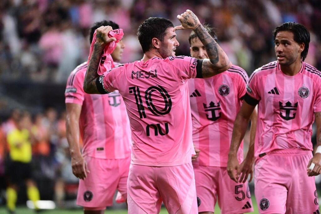 De Paul, gol e ‘abbraccio’ a Messi per la morte del papà: il tributo da brividi in Mls