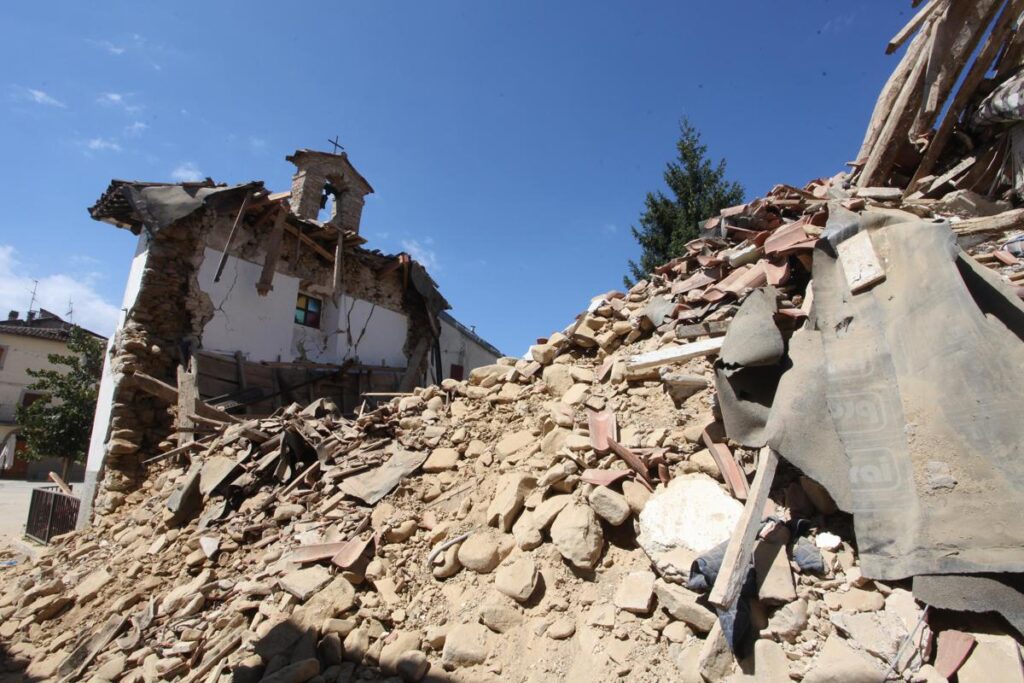 Decennale terremoto Centro Italia, Mattarella: “Pagina drammatica della Repubblica”. Meloni: “Non dimenticheremo”
