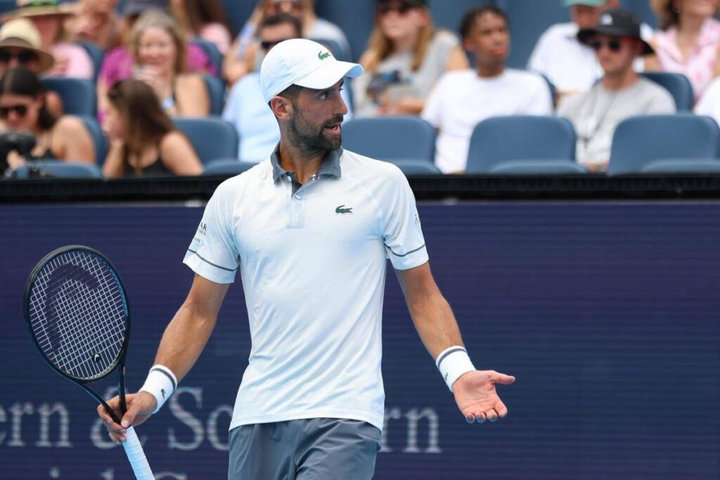 Djokovic preoccupa dopo ko a Cincinnati: “Ho un problema fisico da due anni”