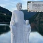 Don Milani, inaugurata la statua con frase anti-comunista: scoppia la polemica