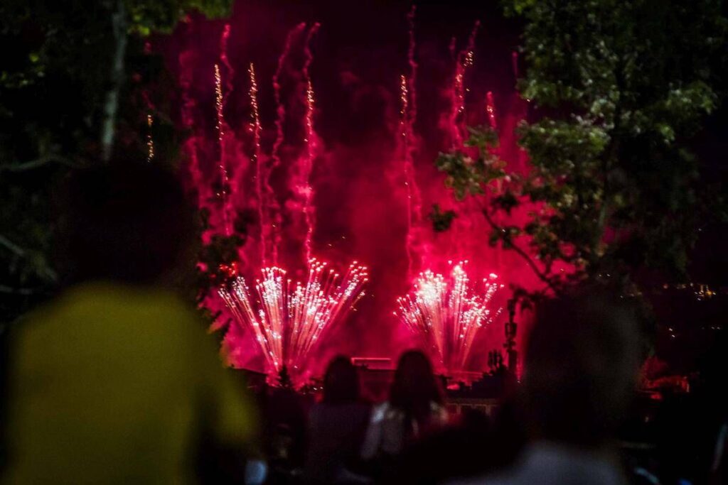 Fuochi d’artificio non fanno dormire una famiglia: “Siamo insonni, non ce la facciamo più”