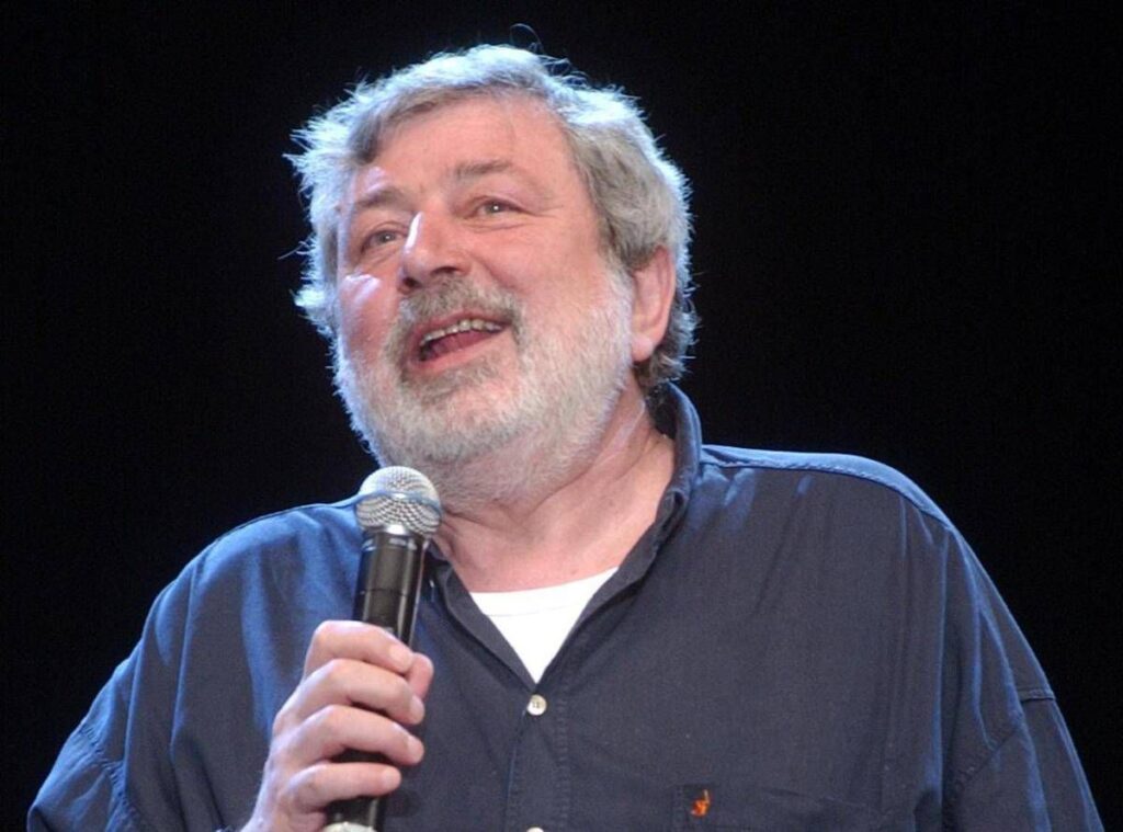 Guccini, domani i funerali: la sua Pavana lo saluta nel silenzio. Il sindaco: “Massimo rispetto per sue volontà”