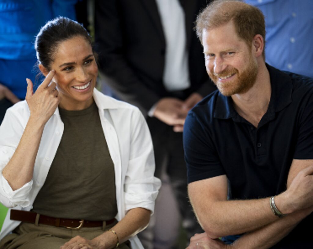 Harry e Meghan, Bbc: “Sono arrivati nel Regno Unito”. Il rientro con i figli dopo sei anni