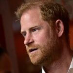 Harry e ritorno in Gb, il retroscena: duca di Sussex è ancora arrabbiato e vuole le scuse della famiglia