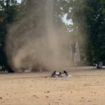 Il ‘diavolo di sabbia’ attraversa un parco di Londra: paura tra i presenti