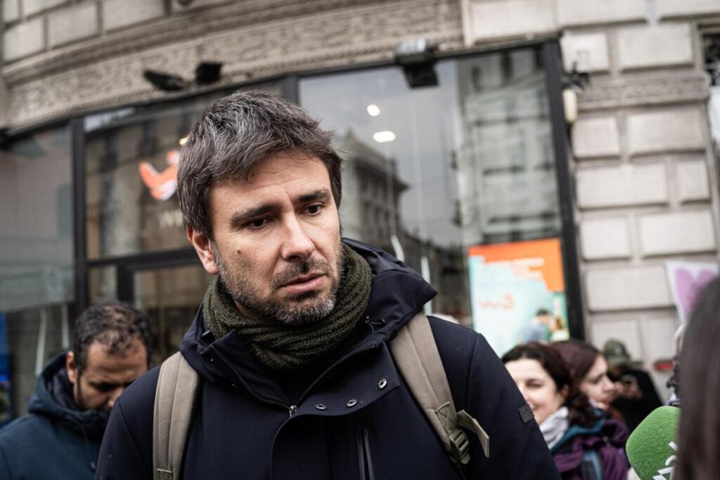 Il malore, il ricovero e il risveglio: ore di apprensione per Alessandro Di Battista