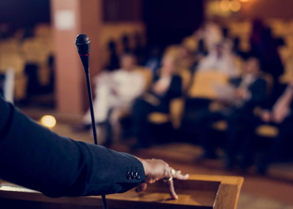 Insegna che “il cambiamento climatico esiste”, professore licenziato in America