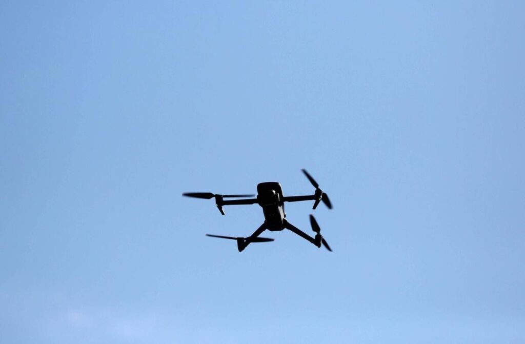 Lituania, drone invade spazio aereo: popolazione invitata a “cercare luogo sicuro”