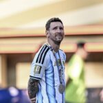 Messi torna in Argentina, oggi i funerali e l’ultimo saluto a papà Jorge