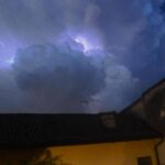 Meteo, Italia divisa a metà con temporali al Nord e caldo e sole al Sud: “Ma la fine dell’estate è ancora lontana”