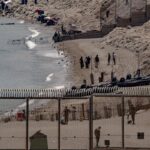 Migranti, Parlamento europeo condanna regolarizzazione Spagna: “Più protezione frontiere”