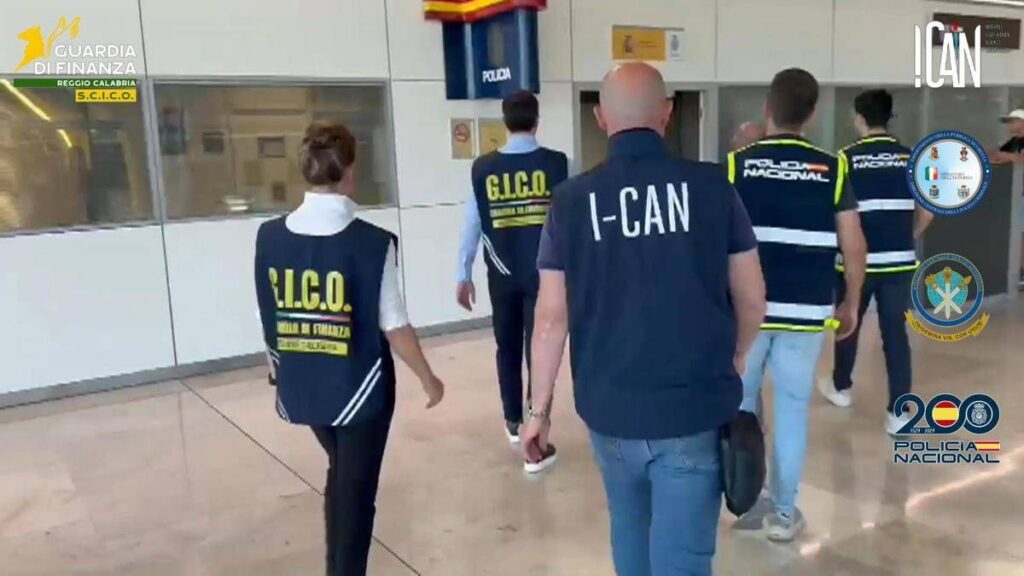 ‘Ndrangheta, consegnato alle autorità italiane boss latitante Paviglianiti﻿ catturato in Spagna