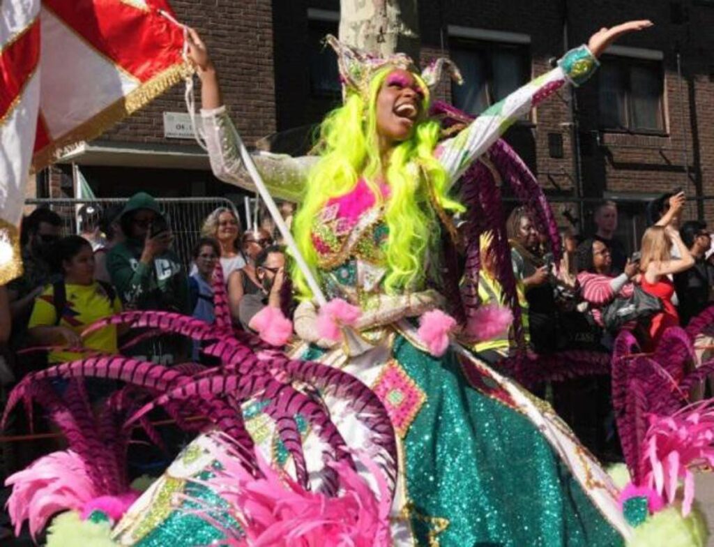 Notting Hill Carnival compie 60 anni, Londra si prepara alla festa più partecipata d’Europa