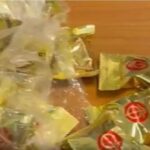 Oltre 5 chili di cocaina nascosti nei ‘biscotti della fortuna’, sequestro e arresto a Fiumicino