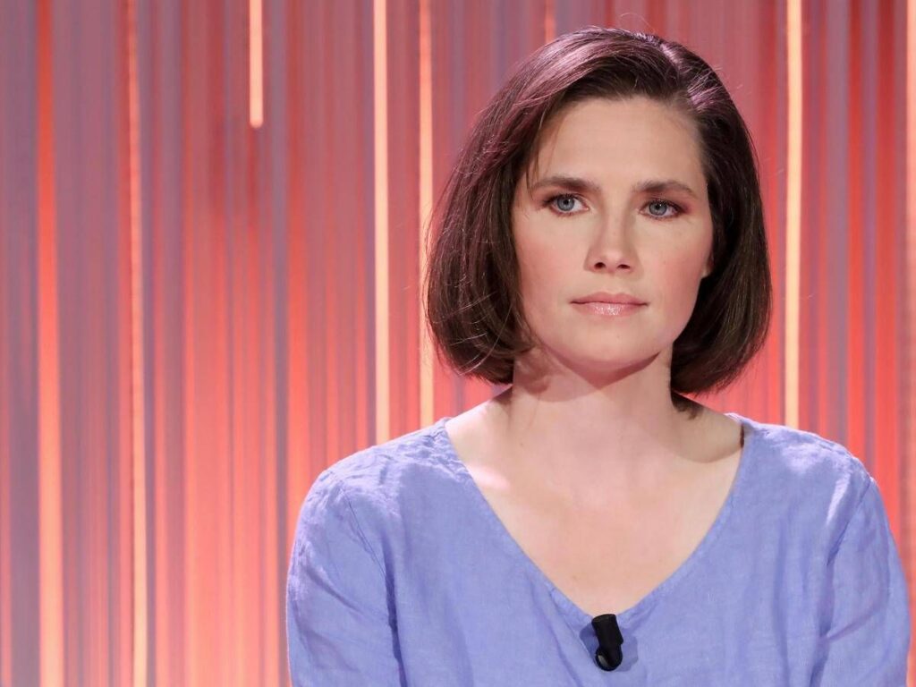Omcidio Meredith, Amanda Knox presenta ‘Cartwheel’: “Uso la comicità per raccontare il trauma”