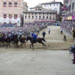 Palio di Siena, Tittia fa 13: ecco chi è il fantino che ha fatto trionfare il Nicchio