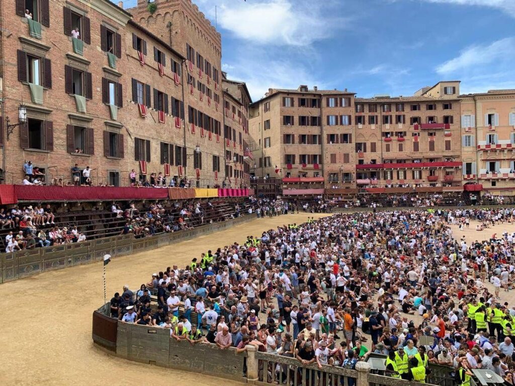 Palio di Siena, oggi si corre l’Assunta – Diretta