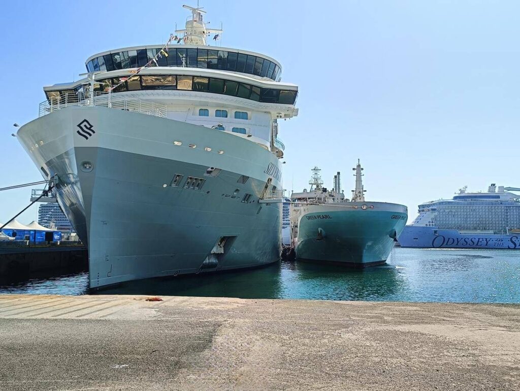Porto di Civitavecchia, concluso con successo primo rifornimento di Gnl a una nave da crociera