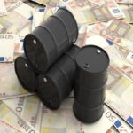 Prezzi petrolio in calo, Brent e WTI scendono: quanto costano benzina e diesel oggi