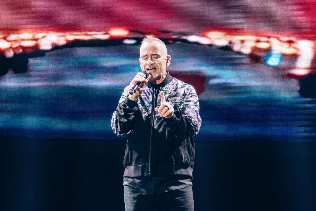 Ramazzotti operato alle corde vocali, l’esperto: “Rischi del mestiere”
