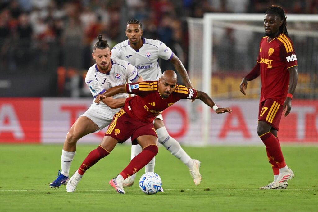 Roma-Fiorentina, gol annullato a Hermoso e proteste su rete Malen: cos’è successo