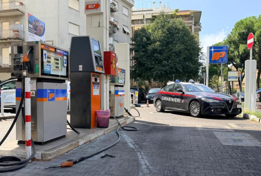 Roma, morto il 33enne che si era dato fuoco al distributore di benzina