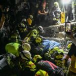 Terremoto in Colombia, donna di 32 anni estratta viva dalle macerie di un albergo tre giorni dopo il sisma: “C’è speranza”