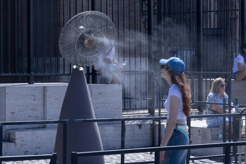 Tra quinta ondata di caldo estremo e maltempo, il meteo spacca in due l’Italia: le previsioni