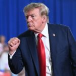 Trump, medici avvertono: “Suo peso rischio significativo per la salute”