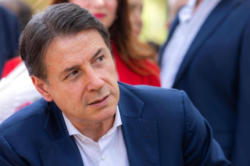 Ucraina, Conte: “No armi a Kiev, altrimenti siamo come il governo Meloni”