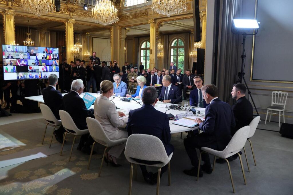 Ucraina, volenterosi oggi a Kiev. Zelensky: “Situazione molto difficile ma Paese non cadrà”