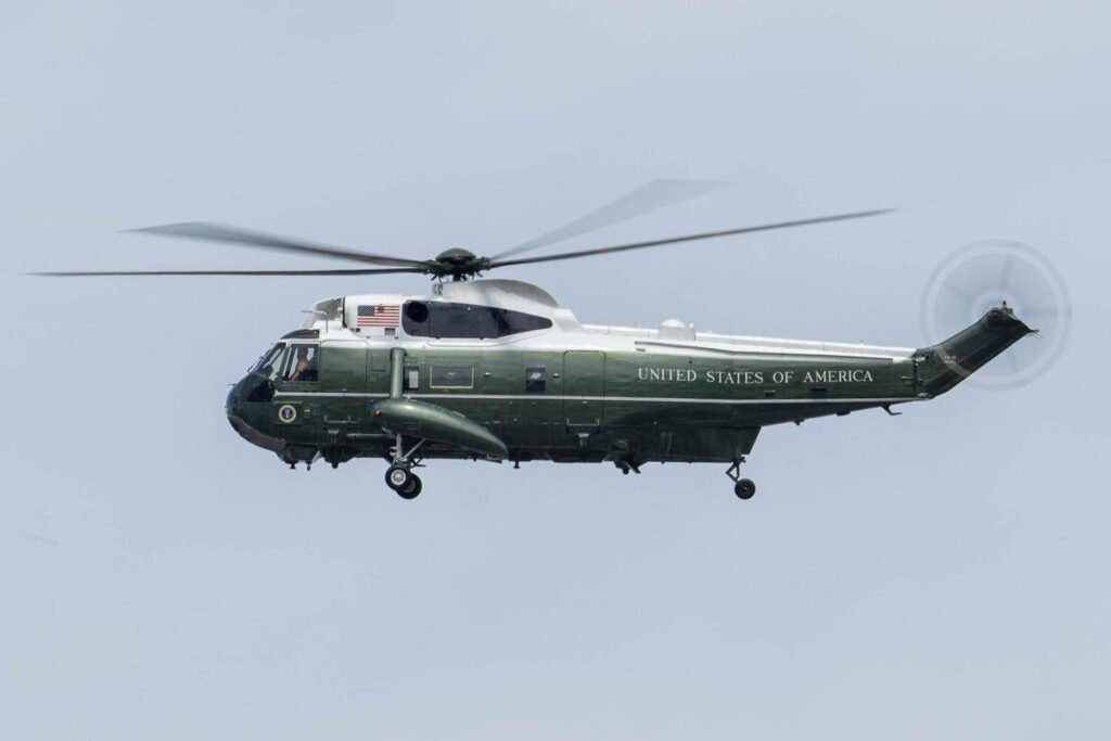 Usa, il rapporto: problemi di comunicazione al decollo, quasi-collisione per il Marine One di Trump