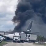 Aereo Boeing 767 cargo di Amazon esce di pista, si schianta e prende fuoco a Miami