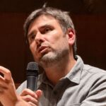 Alessandro Di Battista ricoverato a Cuba, giovedì il possibile rientro in Italia con un volo privato: cosa sappiamo