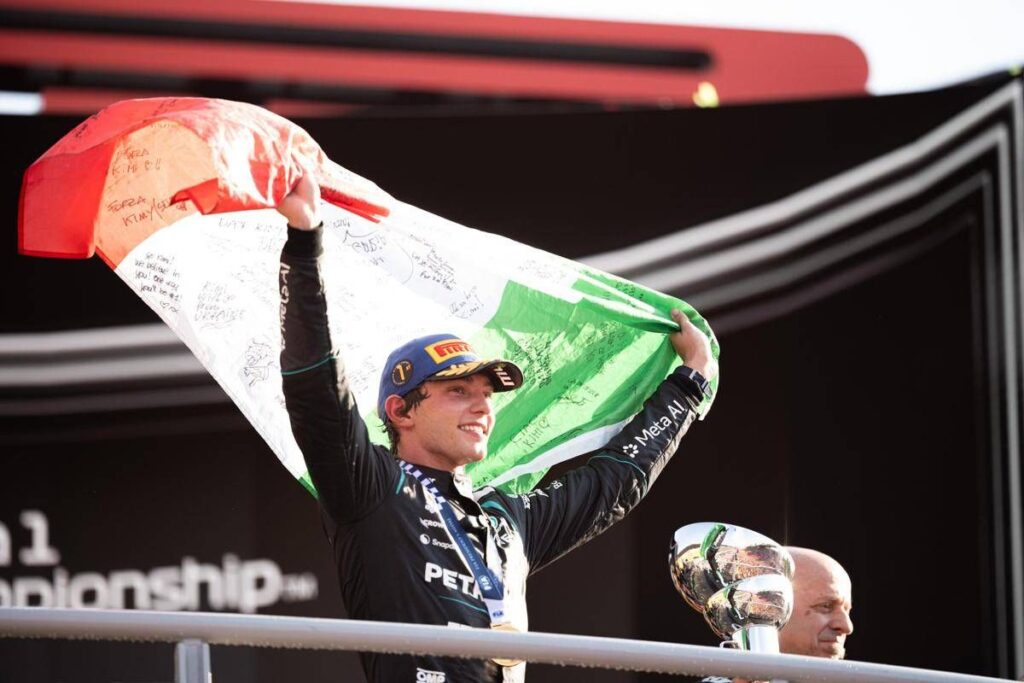 Antonelli, trionfo nel Gp di Monza e lacrime: “Non so cosa ho fatto”. I tifosi: “Adesso vinci il Mondiale”