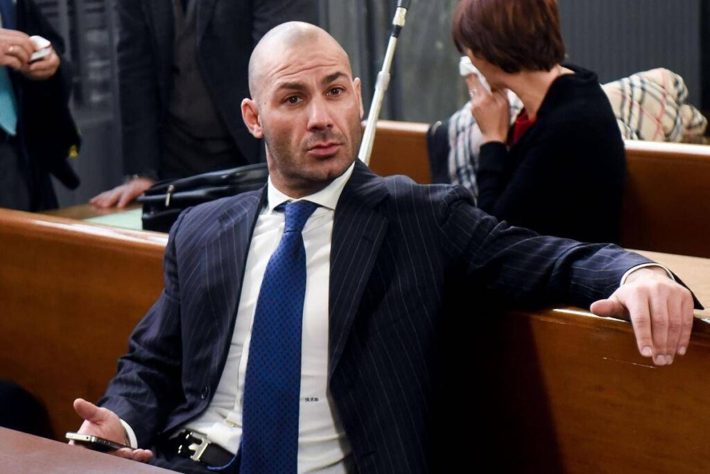 Arrestato Riccardo Bossi, il figlio del fondatore della Lega deve scontare 5 anni e 9 mesi