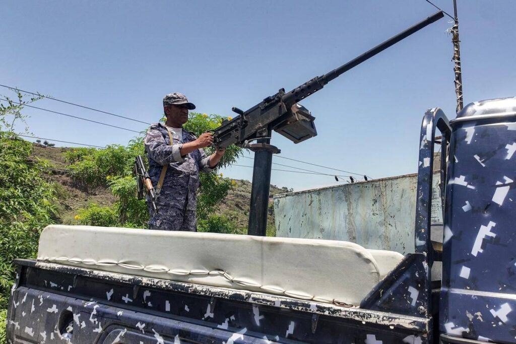 Attacco Houthi in Arabia Saudita, 13 civili feriti. Pentagono smentisce Trump su carenza munizioni