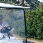 Berlusconi, figli e amici storici arrivati in Sardegna: pranzo di famiglia a Villa Certosa in ricordo del Cav