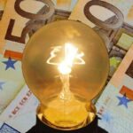 Bollette, Eni taglia 30% su luce-gas. Enel, già da aprile sconto del 50% su elettricità. Meloni: “Anche altri attori diano una mano”
