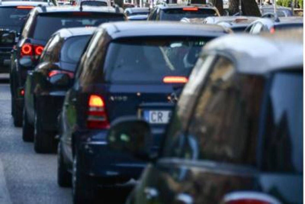 Bollo auto abolito, la mossa di Meloni: “Via una delle tasse più odiate”
