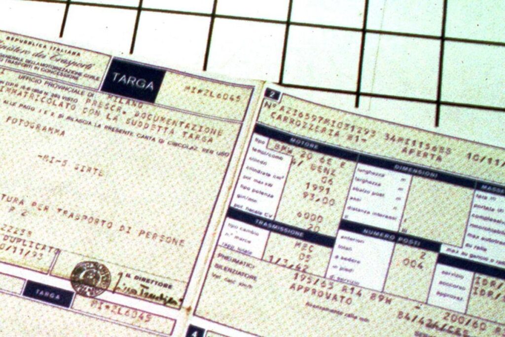 Bollo auto, occhio al campo P.2 su carta circolazione: il primo elenco dei modelli esentati