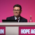 Brexit, svolta nel Regno Unito: Burnham apre al rientro nell’Ue. Macron: “Sareste i benvenuti”