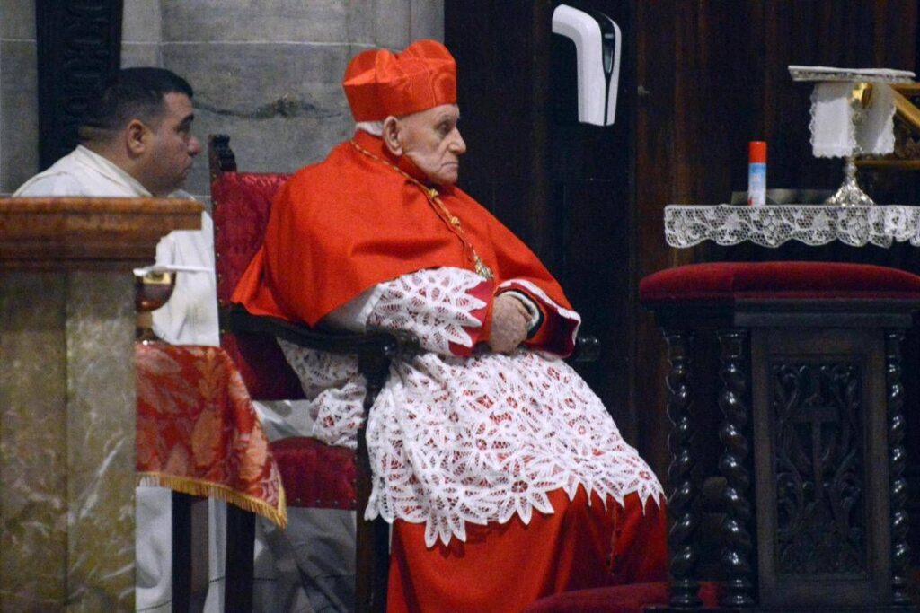 Colpo nell’appartamento del cardinale Ernest Simoni a Firenze, muro sfondato e 30 mila euro di bottino