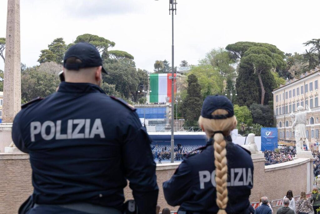 Corte Ue: “Divieto di tatuaggi per le forze di polizia è discriminatorio nei confronti delle donne”